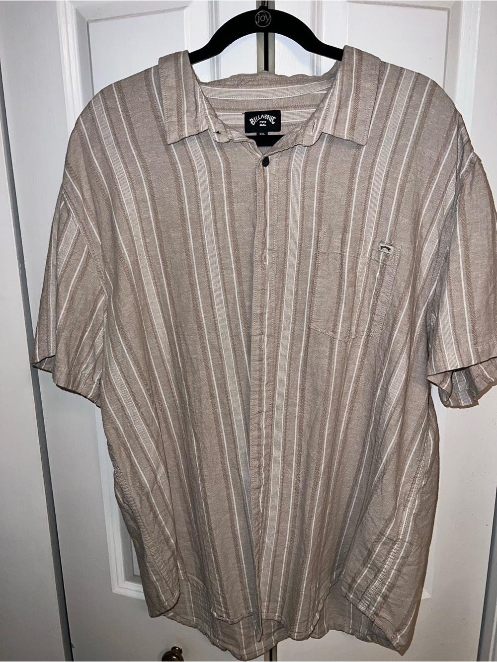 Billabonic Men’s Beige Stripe Short-Sleeve Button-Up Shirt